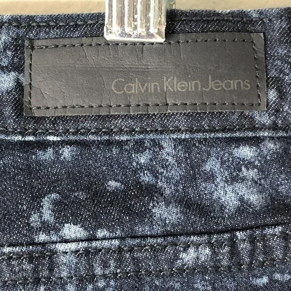Calvin Klein Jeans Womens Denim Short Size 31 (10-12) Blue Bleach Spots Stretchy - Picture 8 of 12